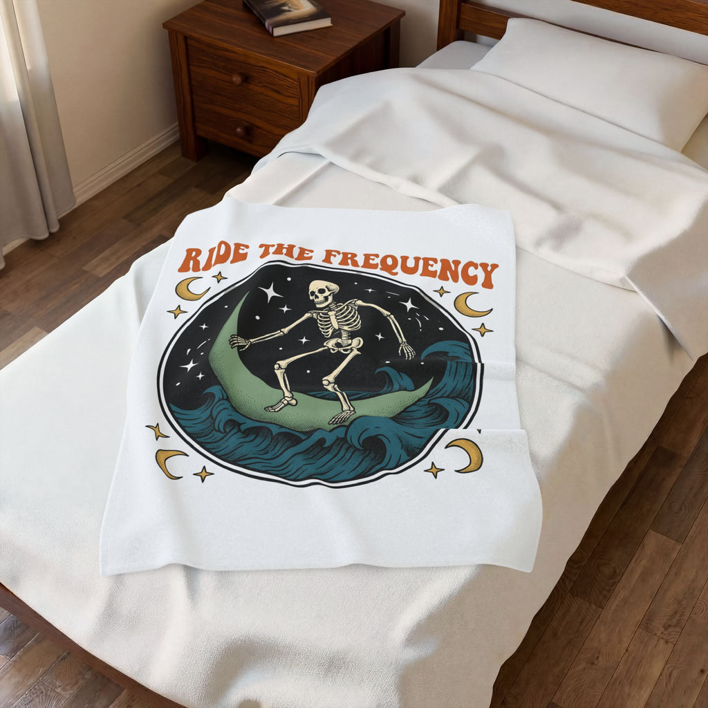 Skeleton Wave Riding Surfing Universe Gift Nostalgic Surfing Surfer Surf Enthusiast Retro Galaxy Classic Blanket