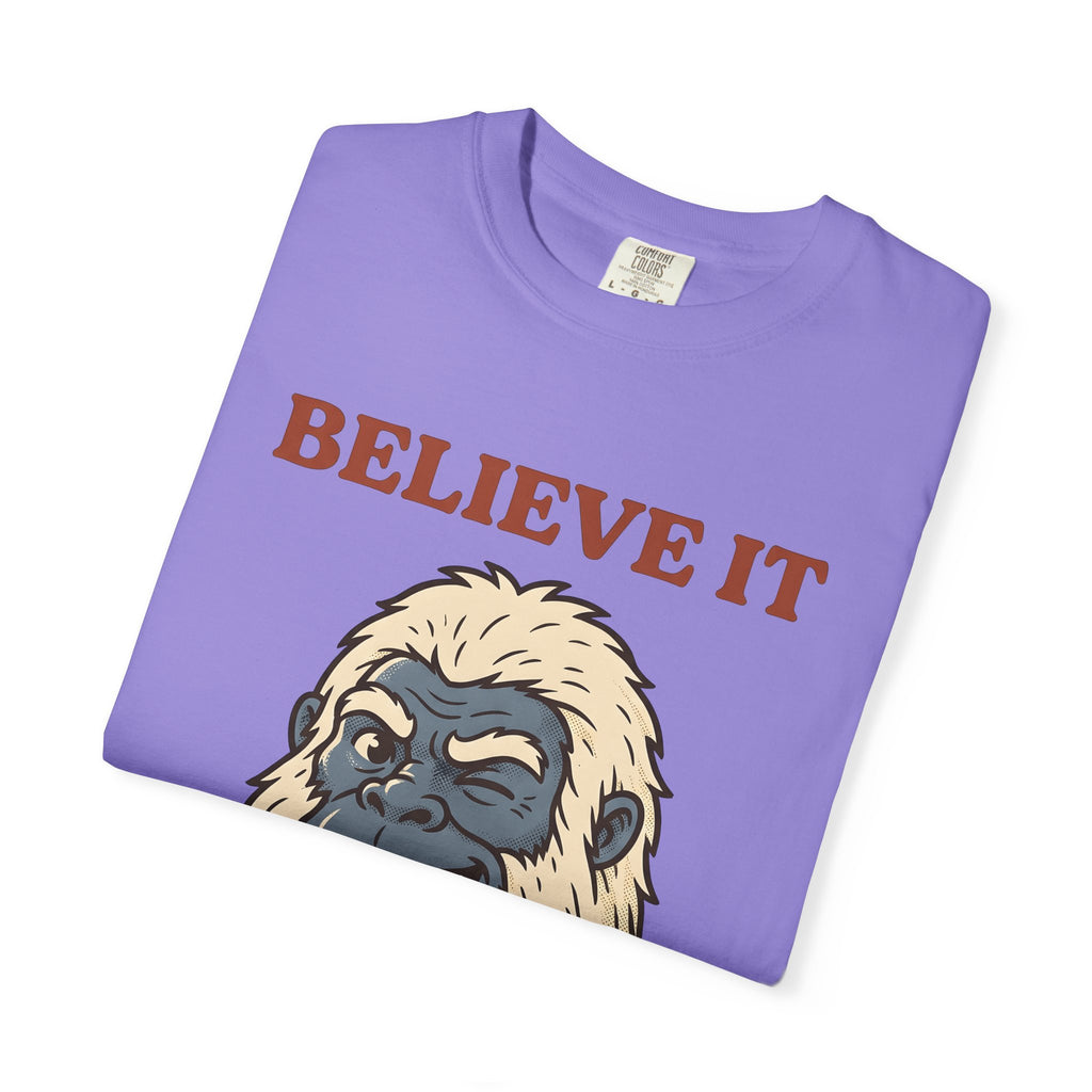 Abominable Snowman Face T-Shirt Christmas Jokes Gift Women Comic T-Shirt Yeti T-Shirt Xmas Fan Cartoon T-Shirt Pun Graphic Retro Holiday Lights
