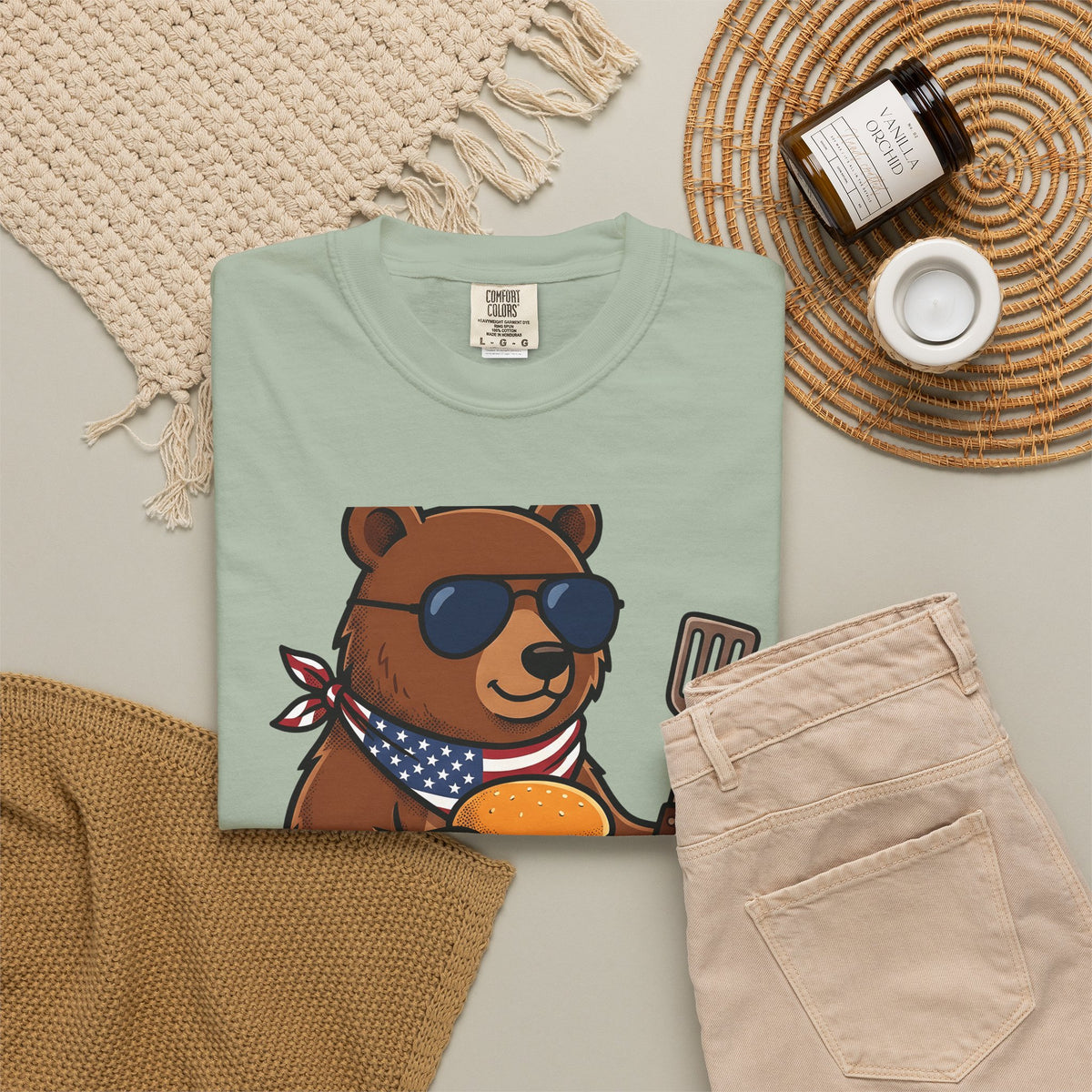 Bear Sandwich T-Shirt 4th Of July Grilling Gift Women Comic T-Shirt Sandwich T-Shirt Independence Fan Cartoon T-Shirt Barbecue Graphic Vintage