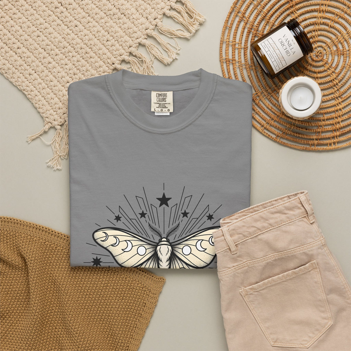 Luna Moth T-Shirt Boho Chic Zodiac Gift Women Outline T-Shirt Actias Luna T-Shirt Hippie Fan Hand Drawn T-Shirt Astrology Graphic Retro Star Shapes