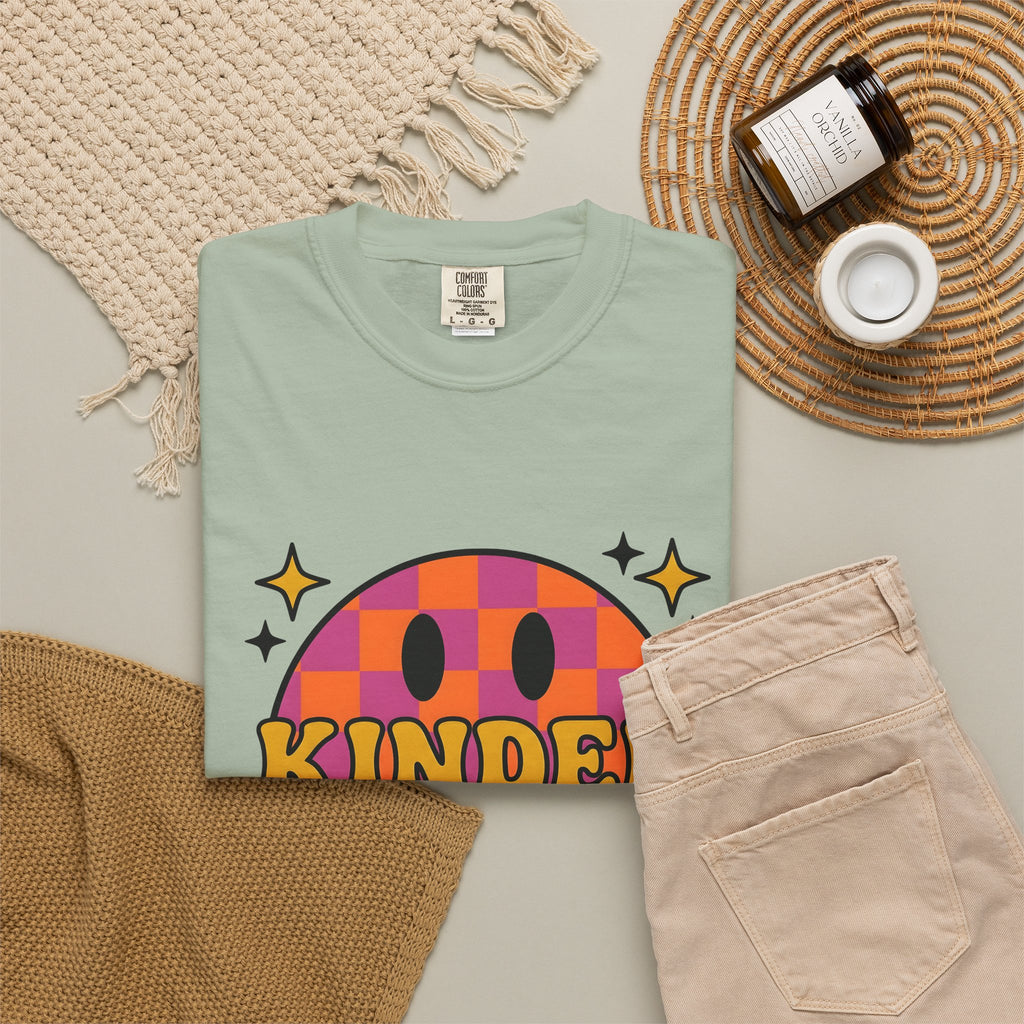 Grin Icon Teachers Inspiration Gift Nostalgic Smiley Educator Enthusiast Vintage Motivational T-Shirt