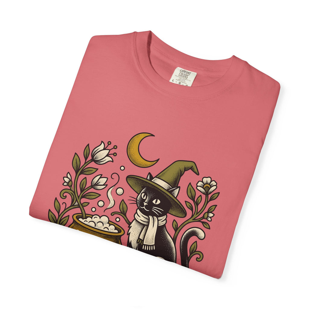 Black Cat Witch Hat Halloween Cat Gift Vintage Witch Hat Horror Fan Retro Feline T-Shirt
