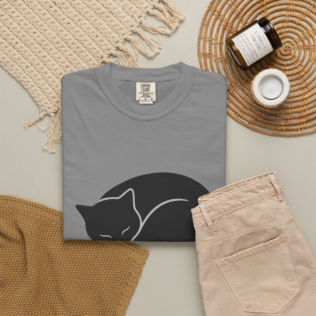 Dozing Feline T-Shirt Cat Creature Gift Women Geometric T-Shirt Cat T-Shirt Kitty Fan Abstract T-Shirt Beast Graphic Minimalist Claw T-Shirt