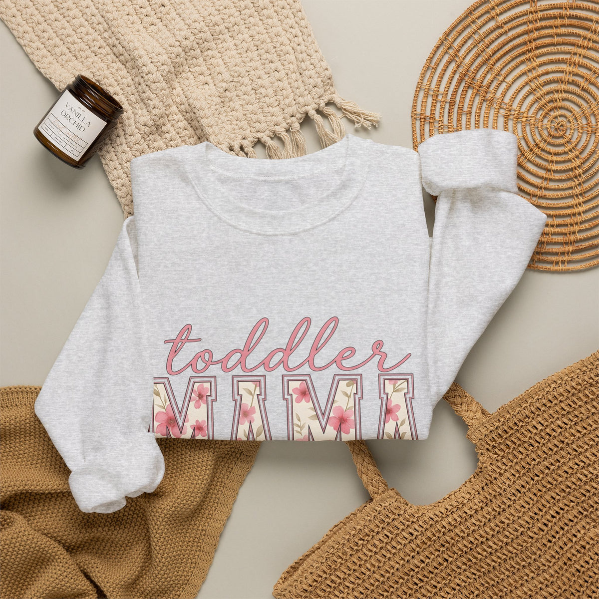 Blossom Letters Sweatshirt Moms Bouquet Gift Women Elegant Sweatshirt Alphabet Typography Sweatshirt Motherhood Fan Artistic Sweatshirt Floral Graphic Classic