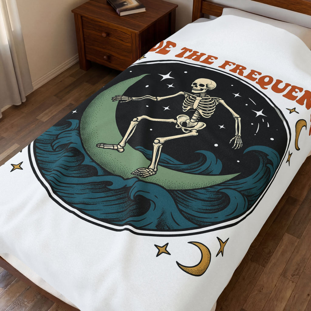 Skeleton Wave Riding Surfing Universe Gift Nostalgic Surfing Surfer Surf Enthusiast Retro Galaxy Classic Blanket