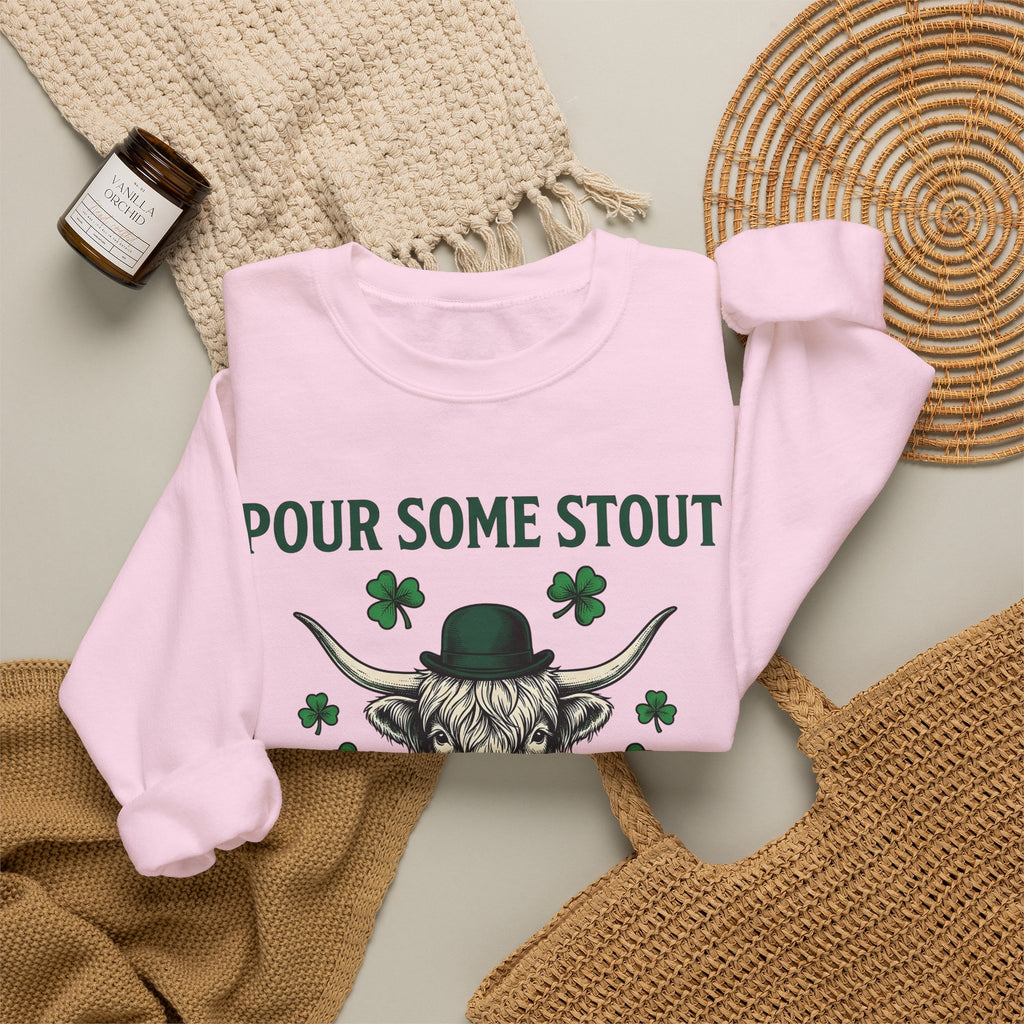 Highland Cow Beer Sweatshirt St Patrick's Day Drinking Gift Women Vintage Sweatshirt Beer Sweatshirt St Patricks Fan Retro Sweatshirt Boozy Graphic Hand Drawn