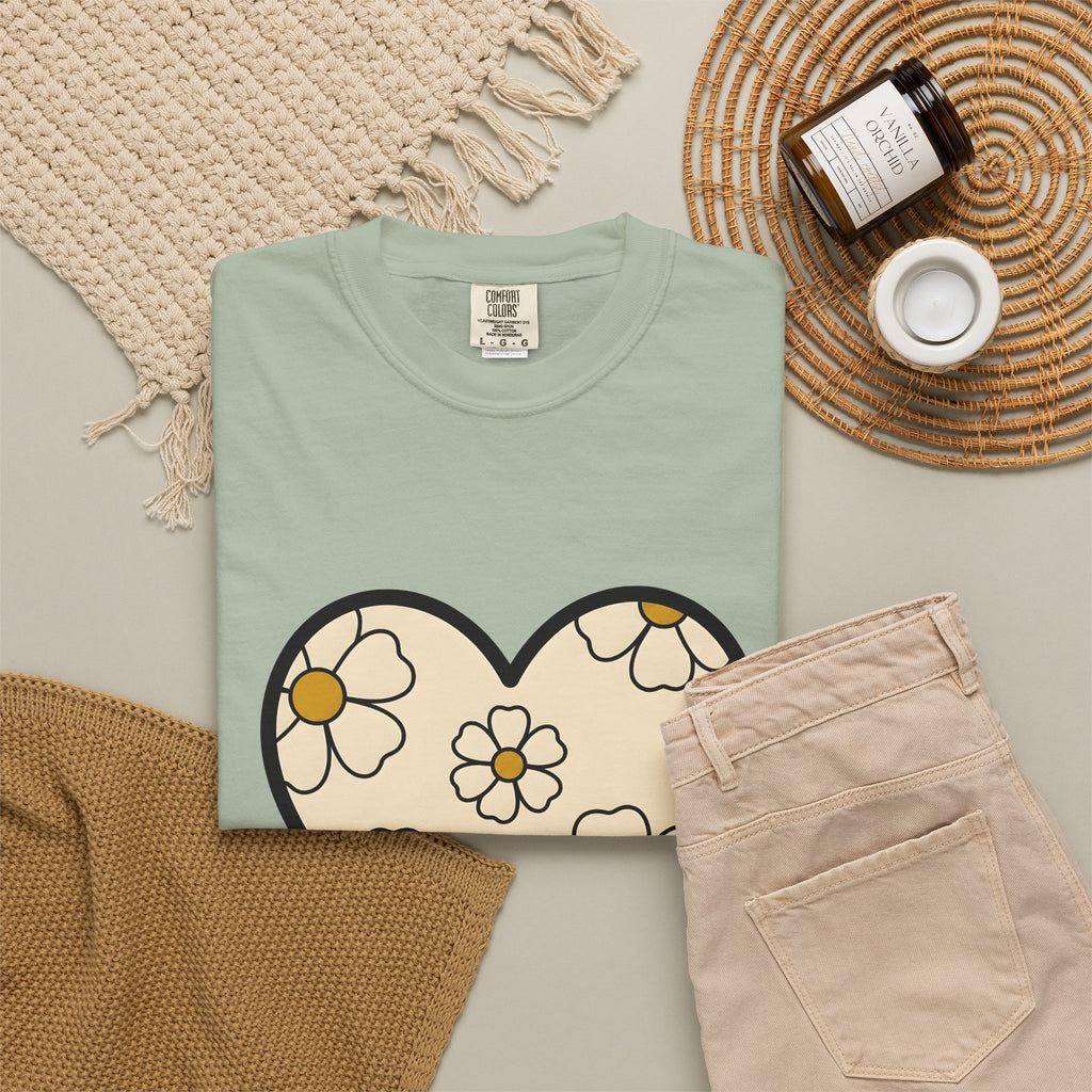 Daisy Affection T-Shirt Boho Chic Nature Gift Women Contemporary T-Shirt Flower T-Shirt Hippie Fan Bohemian T-Shirt Environmental Graphic Classic