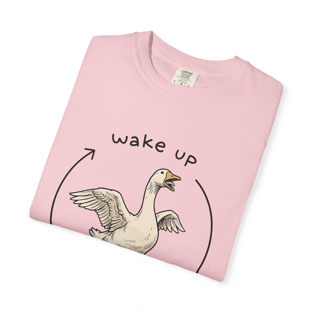 Upset Goose T-Shirt Funny Creatures Gift Women Graphic T-Shirt Goose T-Shirt Humor Fan Illustration T-Shirt Beast Graphic Ink Shafts T-Shirt