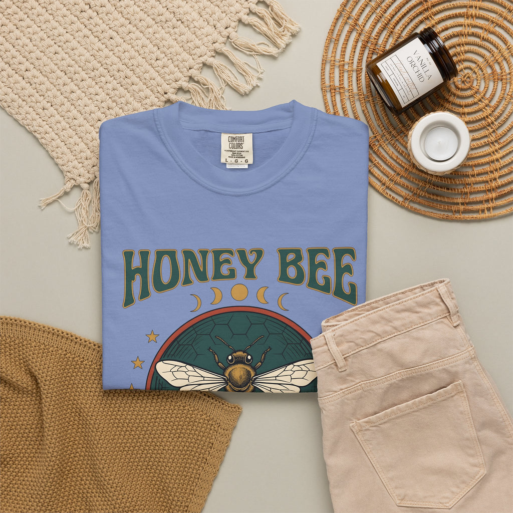 Honey Bee T-Shirt Boho Chic Nature Gift Women Vintage T-Shirt Bee T-Shirt Bohemian Fan Distressed Graphic Illustration Retro Stars T-Shirt