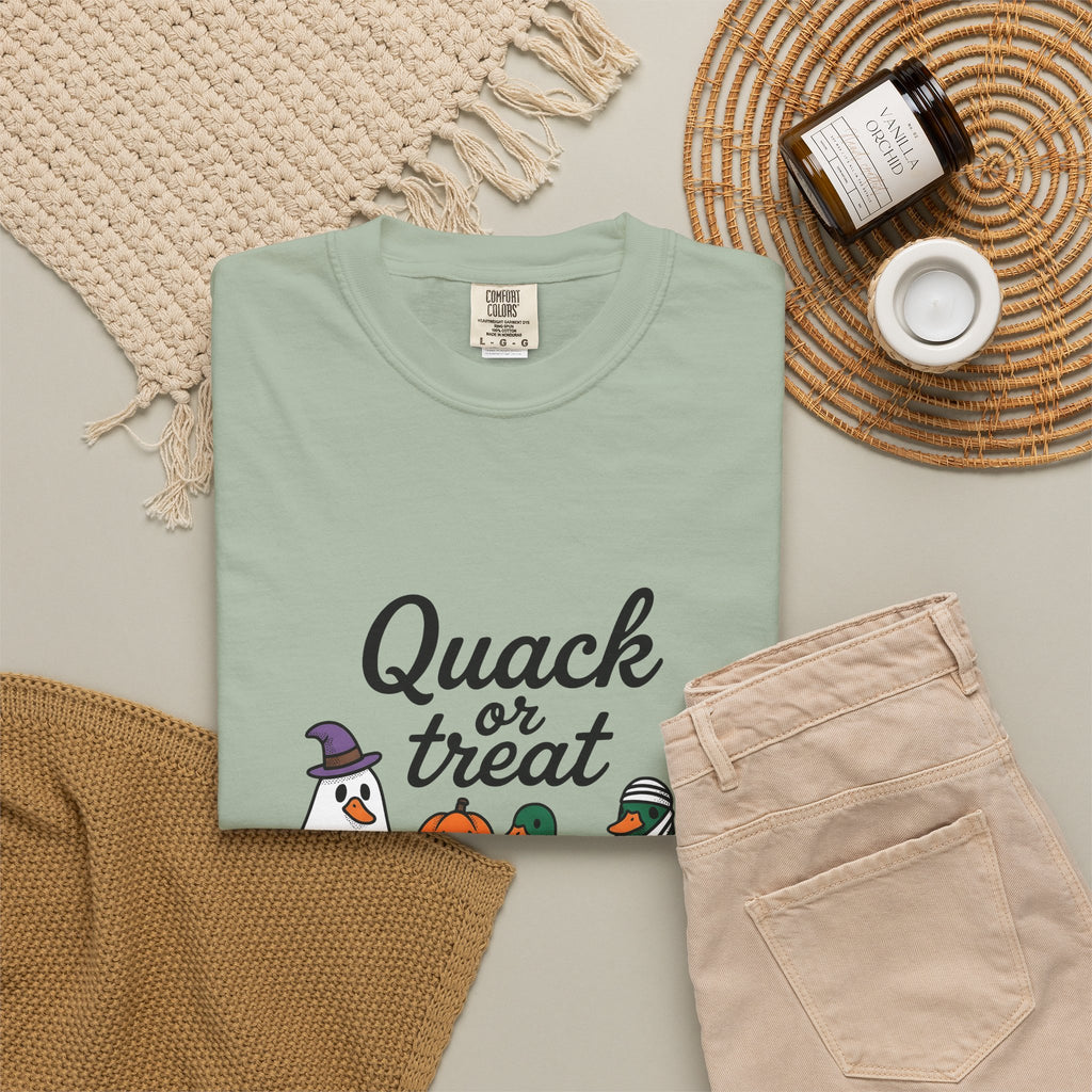 Duck Attire T-Shirt Halloween Pets Gift Women Animated T-Shirt Duckling T-Shirt Spooky Fan Cartoon T-Shirt Animal Graphic Hand Drawn Jack O Lantern