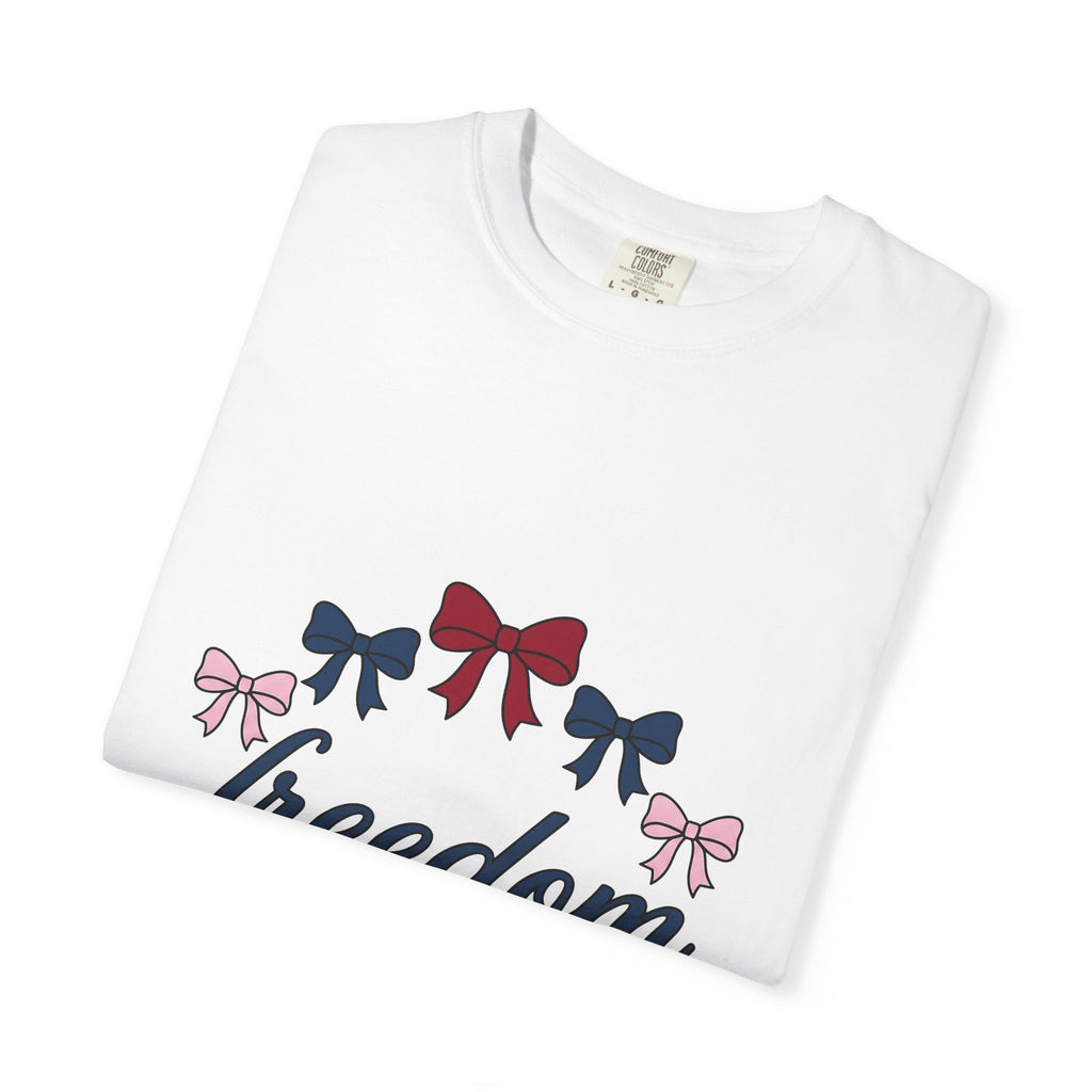 Patriotic Bows T-Shirt America Holiday Gift Women Minimalist T-Shirt Ribbons T-Shirt American Fan Simple T-Shirt Celebration Graphic Retro Script