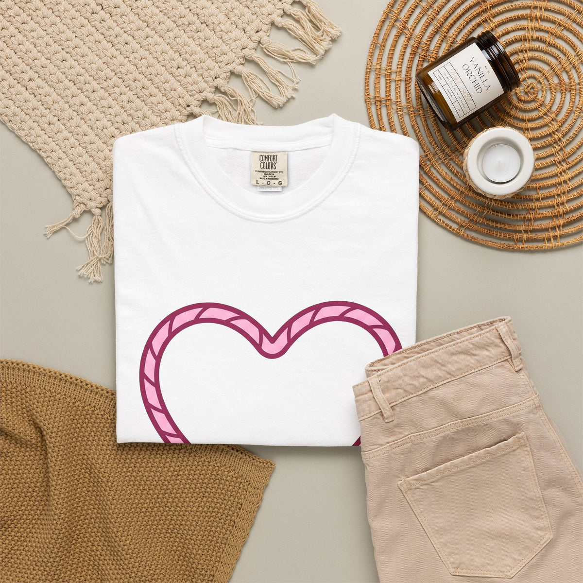 Rope Heart T-Shirt Cowgirl Cowboy Gift Women Contemporary Art T-Shirt Heart Tie T-Shirt Rodeo Fan Modern Art T-Shirt Cowboy Graphic Sleek Knot