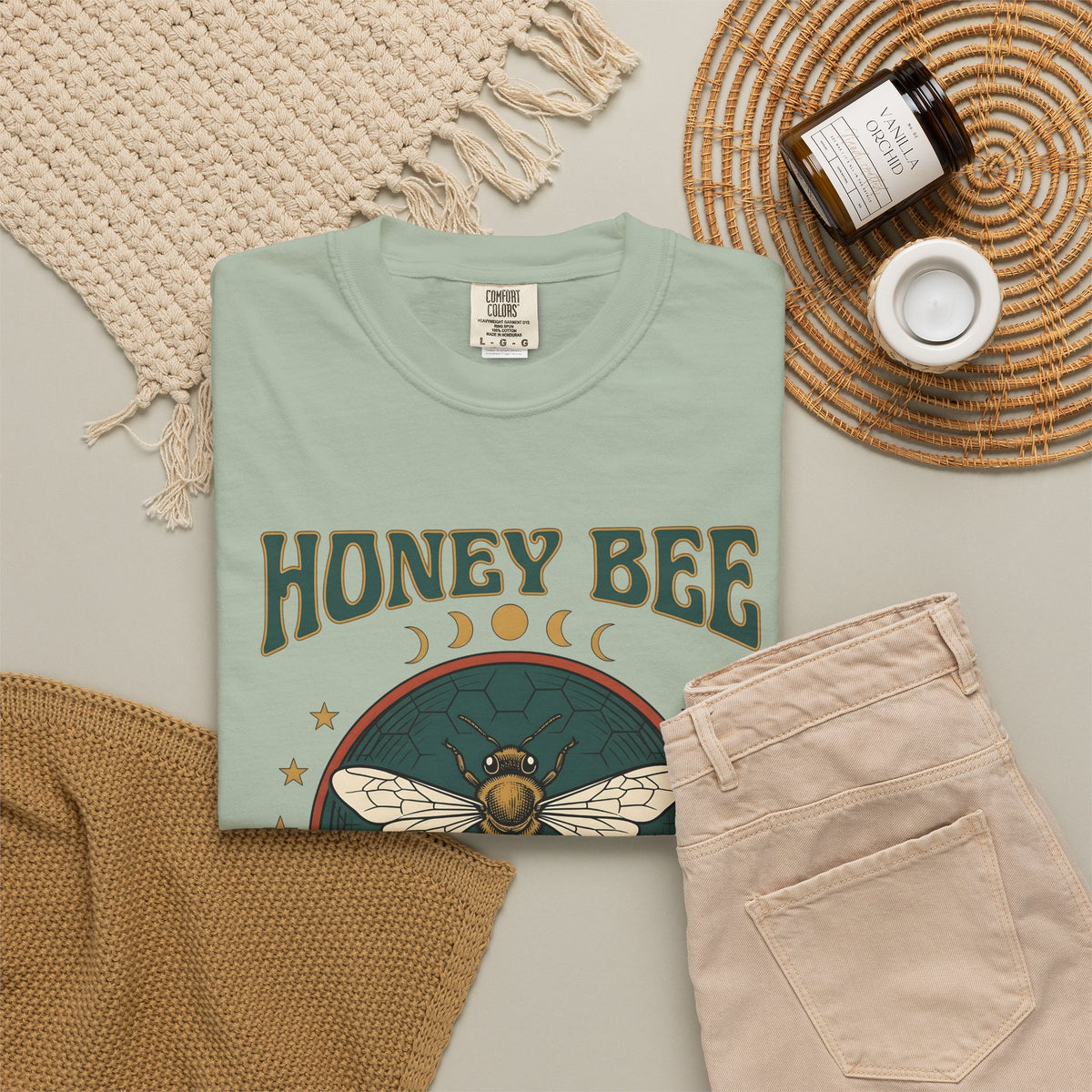 Honey Bee T-Shirt Boho Chic Nature Gift Women Vintage T-Shirt Bee T-Shirt Bohemian Fan Distressed Graphic Illustration Retro Stars T-Shirt