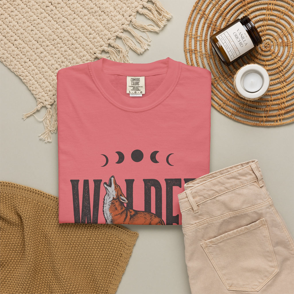 Howling Wolf T-Shirt Boho Chic Nature Gift Women Vintage T-Shirt Wolf T-Shirt Bohemian Fan Retro T-Shirt Environmental Graphic Hand Drawn Moon