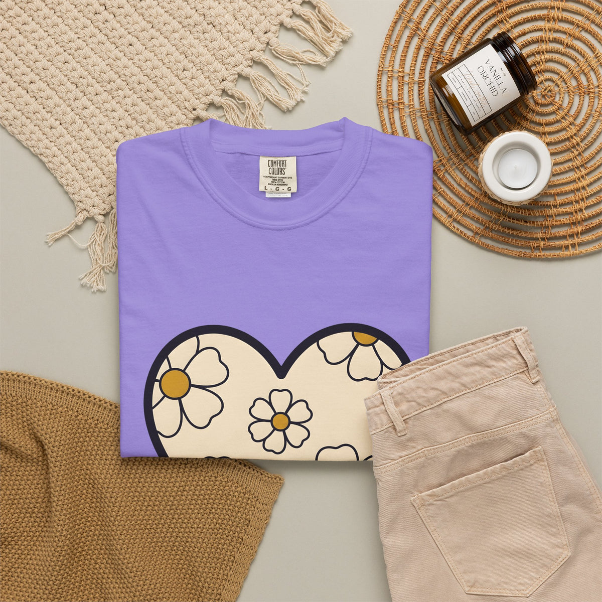 Daisy Affection T-Shirt Boho Chic Nature Gift Women Contemporary T-Shirt Flower T-Shirt Hippie Fan Bohemian T-Shirt Environmental Graphic Classic