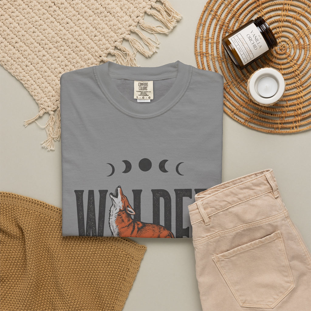 Howling Wolf T-Shirt Boho Chic Nature Gift Women Vintage T-Shirt Wolf T-Shirt Bohemian Fan Retro T-Shirt Environmental Graphic Hand Drawn Moon
