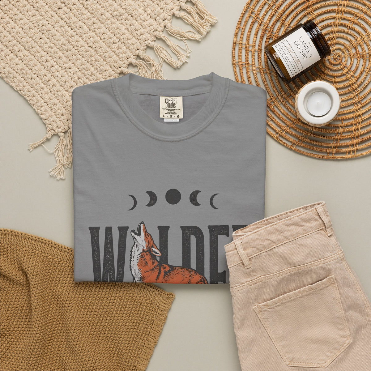 Howling Wolf T-Shirt Boho Chic Nature Gift Women Vintage T-Shirt Wolf T-Shirt Bohemian Fan Retro T-Shirt Environmental Graphic Hand Drawn Moon