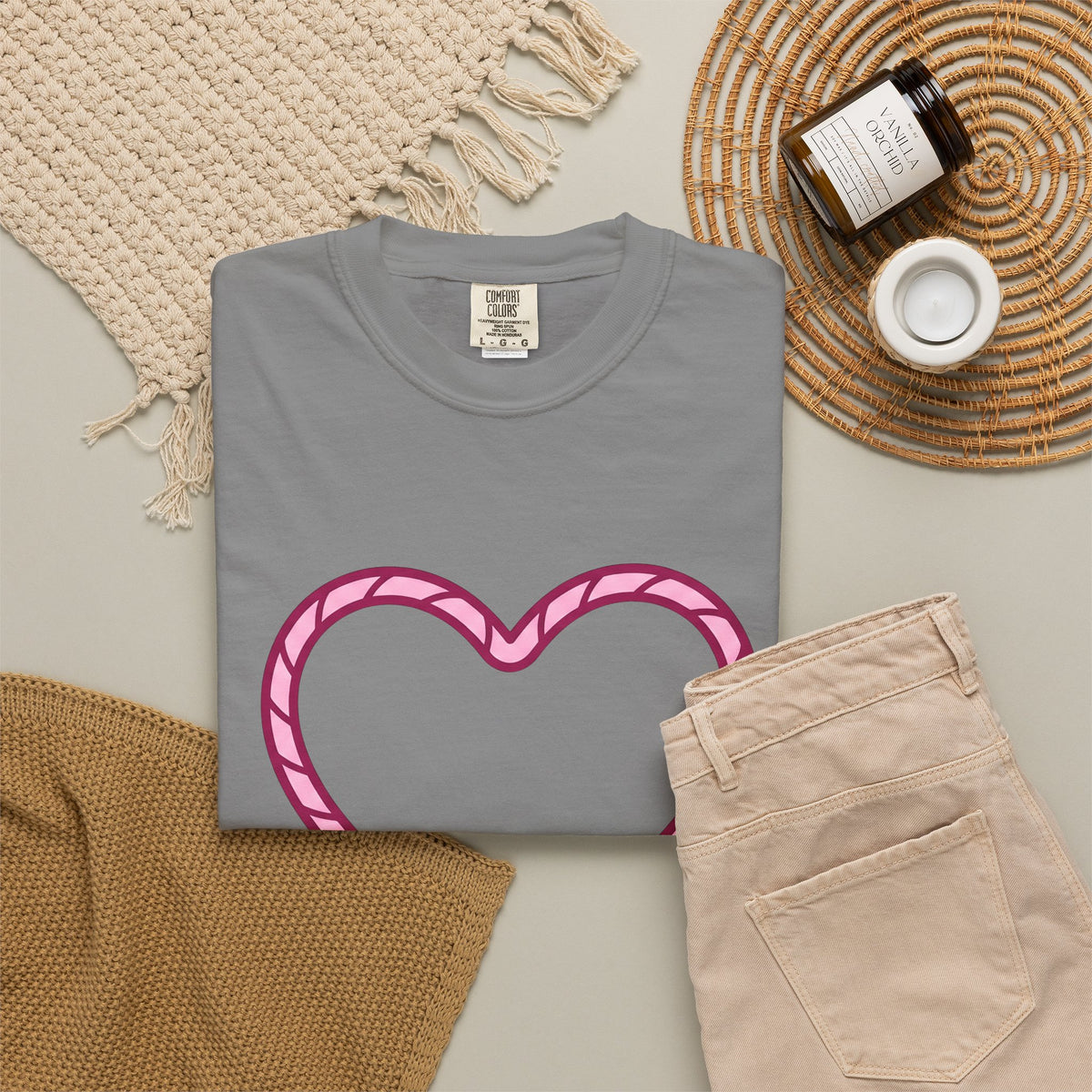 Rope Heart T-Shirt Cowgirl Cowboy Gift Women Contemporary Art T-Shirt Heart Tie T-Shirt Rodeo Fan Modern Art T-Shirt Cowboy Graphic Sleek Knot