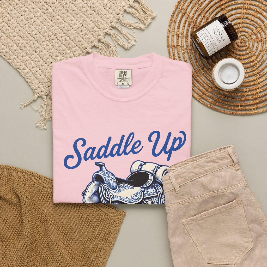 Western Saddle Cowgirl Western Gift Vintage Saddle Cowboy Fan Rodeo Country Hand Drawn Bedroll T-Shirt