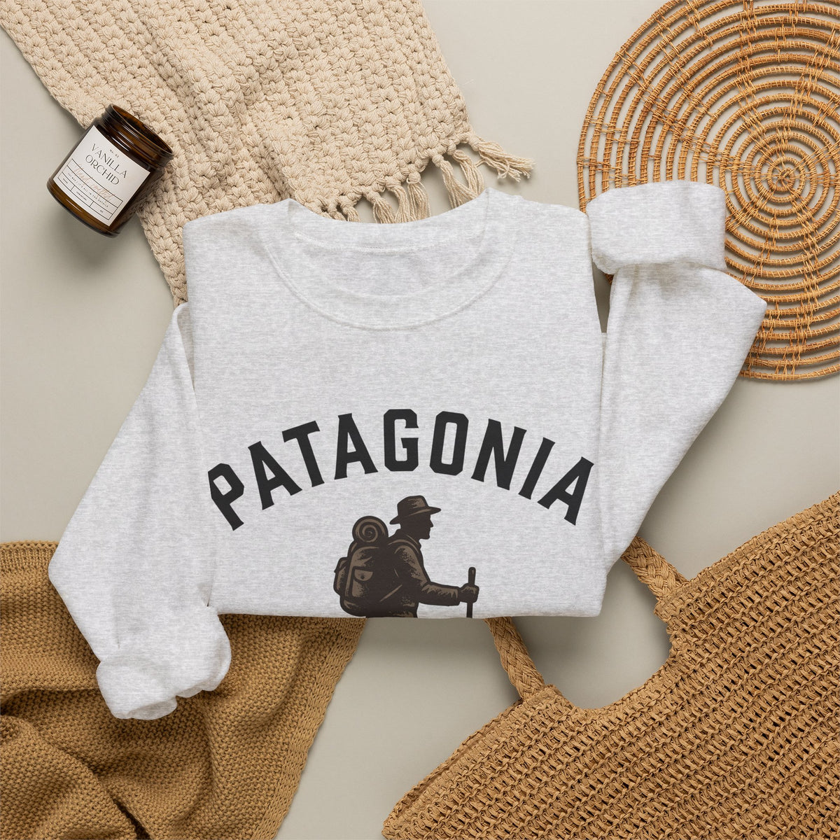 Hiking Figure Sweatshirt Hiking Travel Gift Women Old School Sweatshirt Trekker Sweatshirt Hiker Enthusiast Retro Sweatshirt Explorer Graphic Classic Rucksack