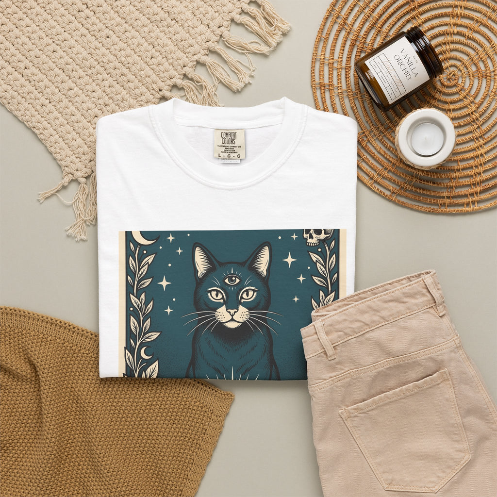 Mystic Cat T-Shirt Boho Chic Witchcraft Gift Women Tarot T-Shirt Kitty T-Shirt Bohemian Fan Occult Graphic Vintage Crystal Ball T-Shirt