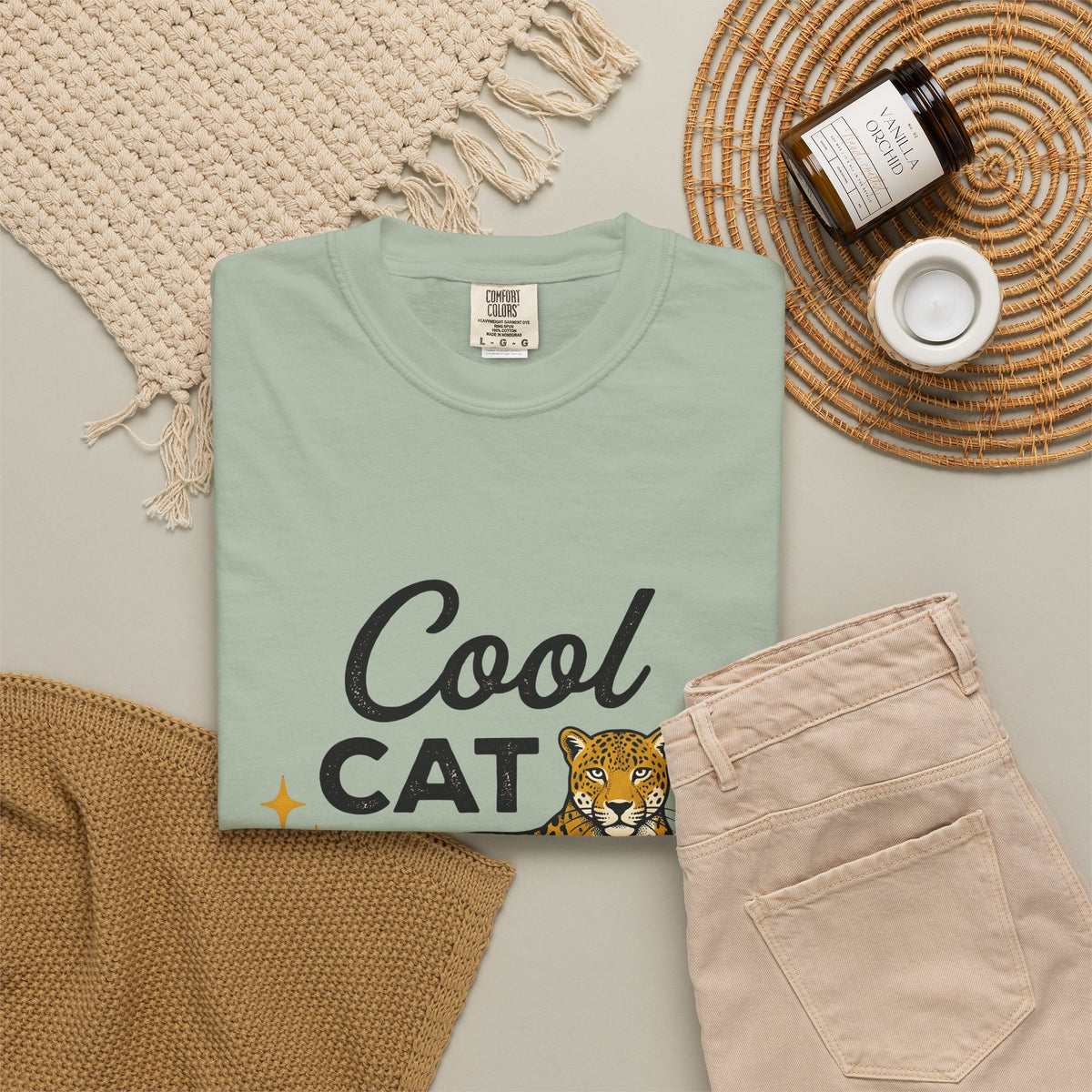 Spotted Cat T-Shirt Cat Fauna Gift Women Antique T-Shirt Tabby Cat T-Shirt Cat Fan Feline T-Shirt Wildlife Graphic Throwback Twinkles T-Shirt