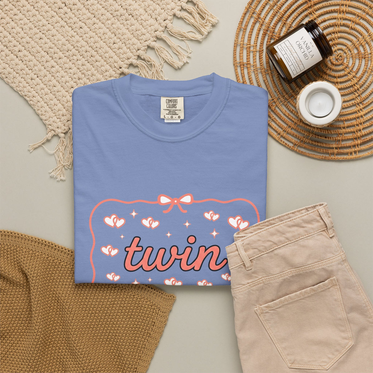 Romantic Motif T-Shirt Moms Kin Gift Women Playful T-Shirt Love T-Shirt Motherhood Fan Whimsical T-Shirt Family Graphic Outline Knot T-Shirt