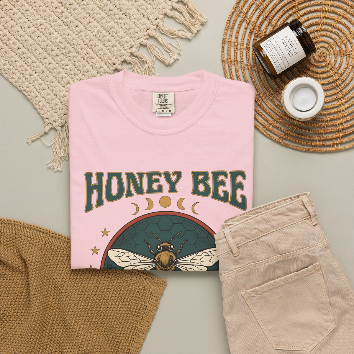 Honey Bee T-Shirt Boho Chic Nature Gift Women Vintage T-Shirt Bee T-Shirt Bohemian Fan Distressed Graphic Illustration Retro Stars T-Shirt