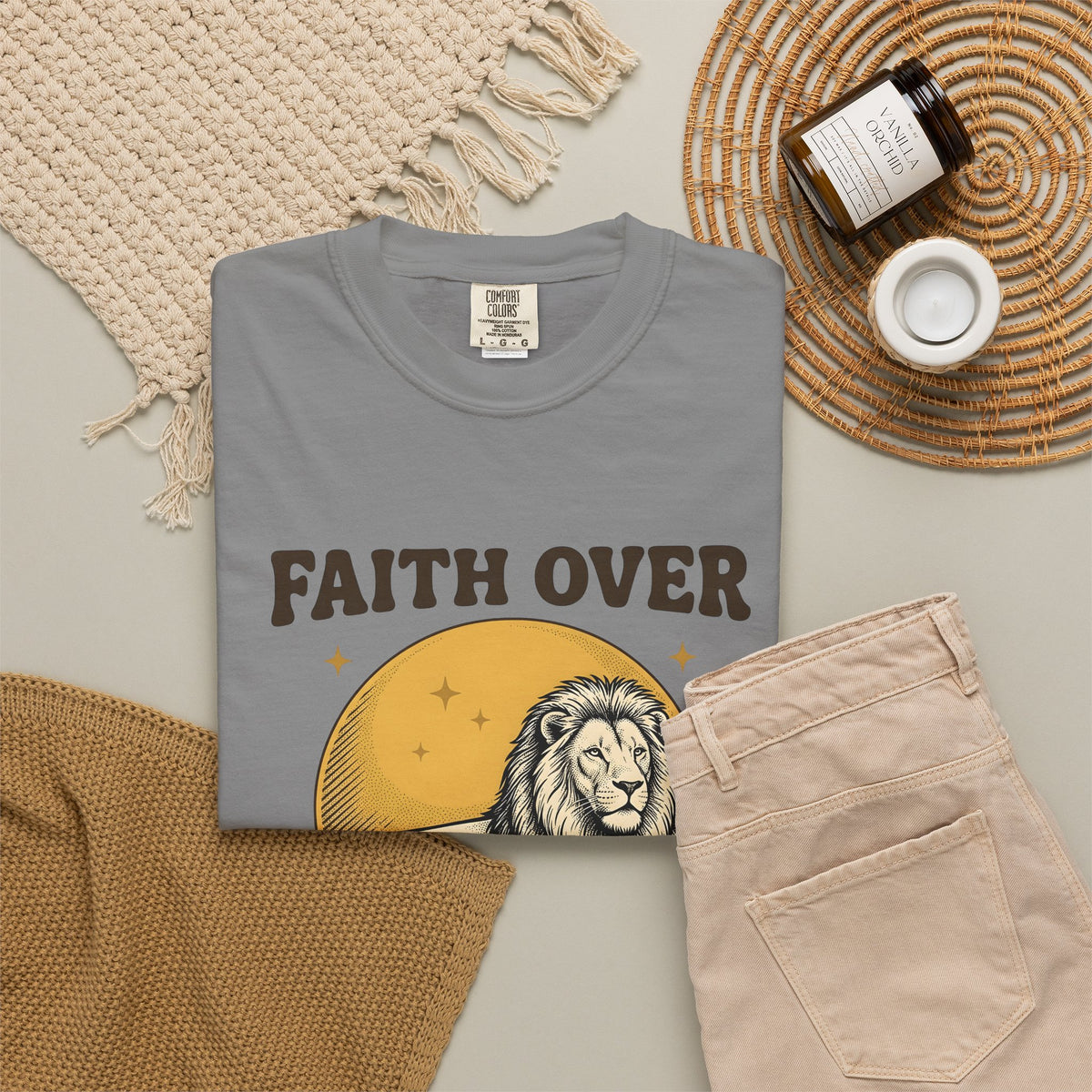 Lion Art T-Shirt Animal Uplift Gift Women Heritage T-Shirt Lion T-Shirt Wildlife Fan Vintage T-Shirt Inspirational Graphic Retro-Inspired Sunlight