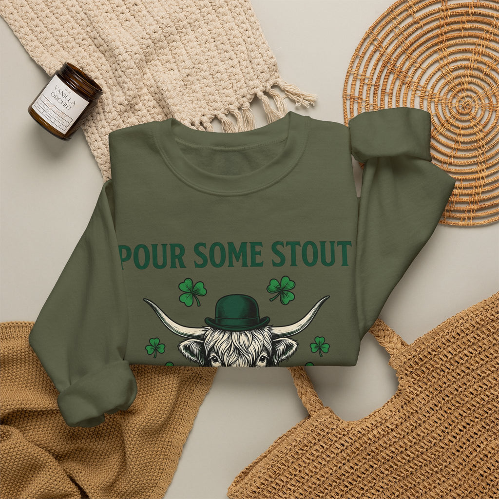 Highland Cow Beer Sweatshirt St Patrick's Day Drinking Gift Women Vintage Sweatshirt Beer Sweatshirt St Patricks Fan Retro Sweatshirt Boozy Graphic Hand Drawn