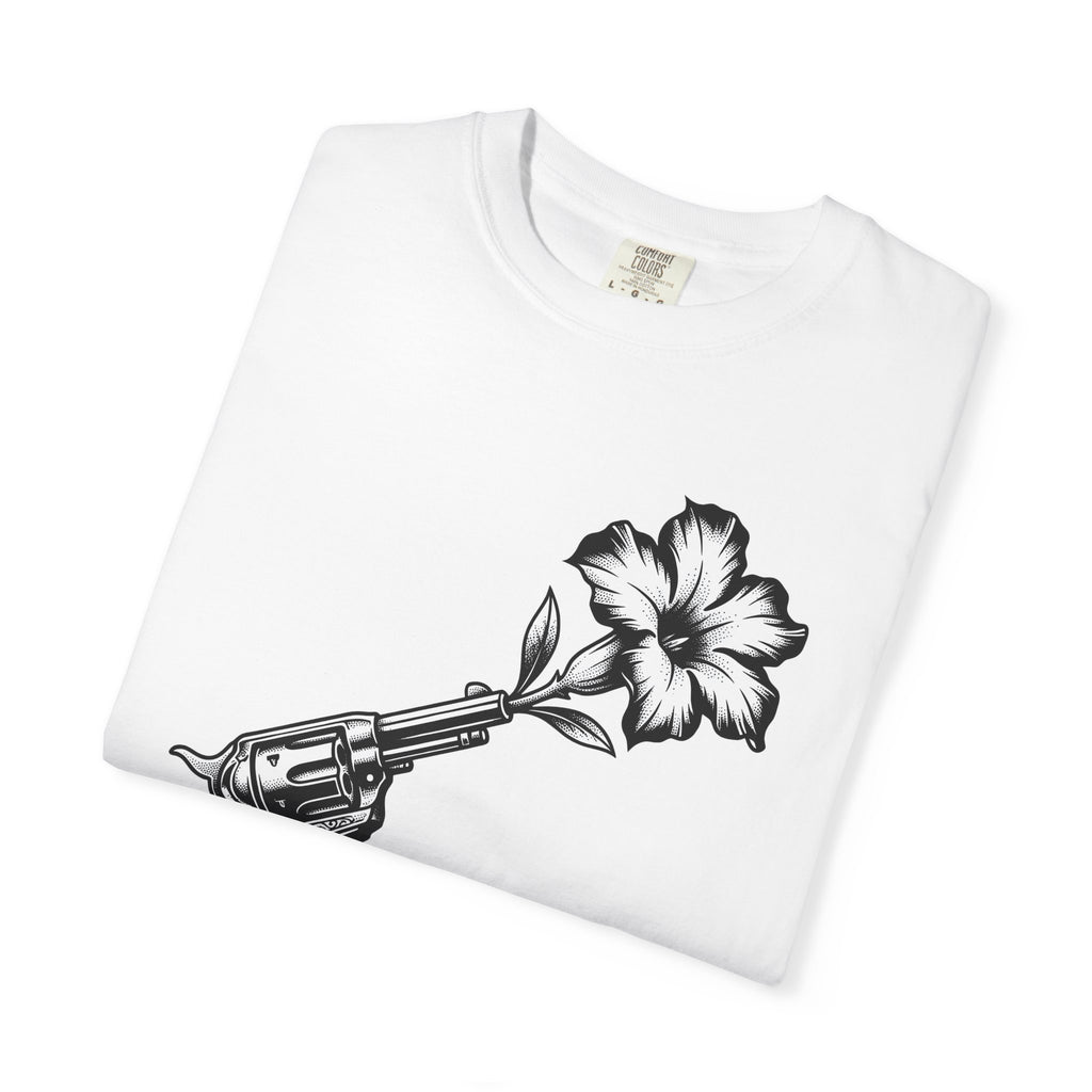 Revolver Flower T-Shirt Cowgirl Western Gift Women Tattoo T-Shirt Gunflower T-Shirt Rodeo Fan Traditional T-Shirt Country Graphic Vintage Hibiscus