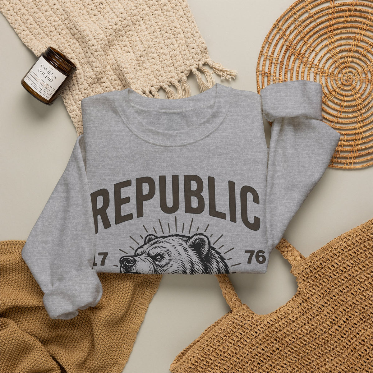 Bear Face Sweatshirt America Flag Gift Women Retro Sweatshirt Ursine Sweatshirt Patriot Fan Vintage Sweatshirt Banner Graphic Sketch Arrow Sweatshirt
