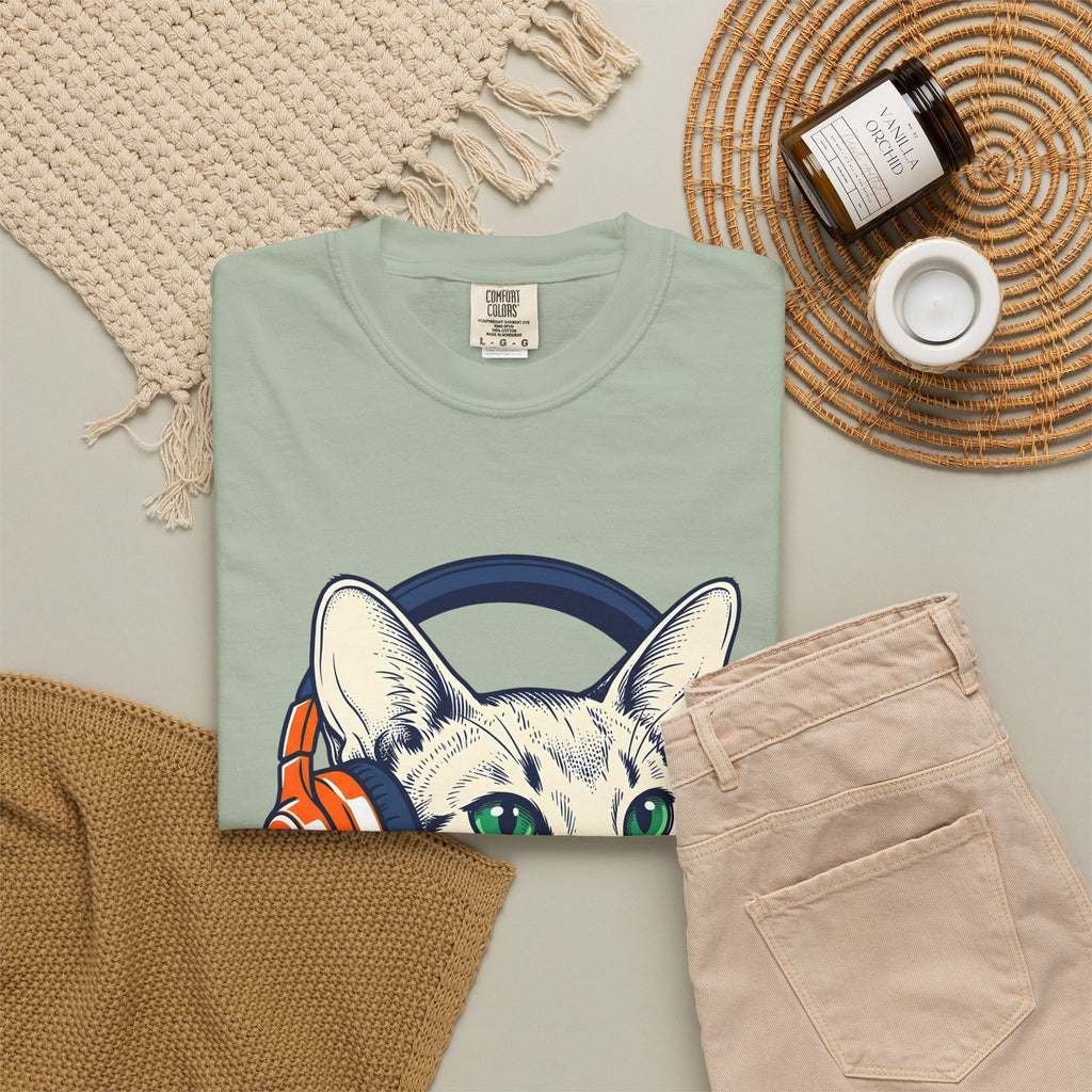 Cat Earphones T-Shirt Cat Sound Gift Women Minimalist T-Shirt Headphones T-Shirt Cat Fan Earphone T-Shirt Audio Graphic Classic Audio Gear T-Shirt