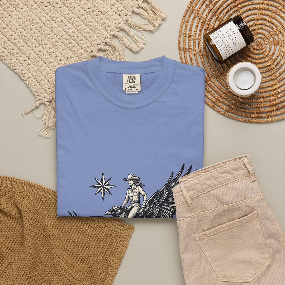 Cowgirl On Raven Cowgirl Travel Gift Country Horsewoman Cowboy Fan Rustic Adventure Retro T-Shirt