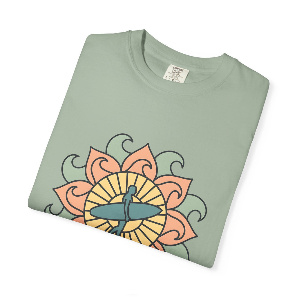 Surfer Outline T-Shirt Sports Ocean Gift Women Hippie T-Shirt Surfer T-Shirt Athlete Fan Marine Graphic T-Shirt Simple Floral Circle T-Shirt
