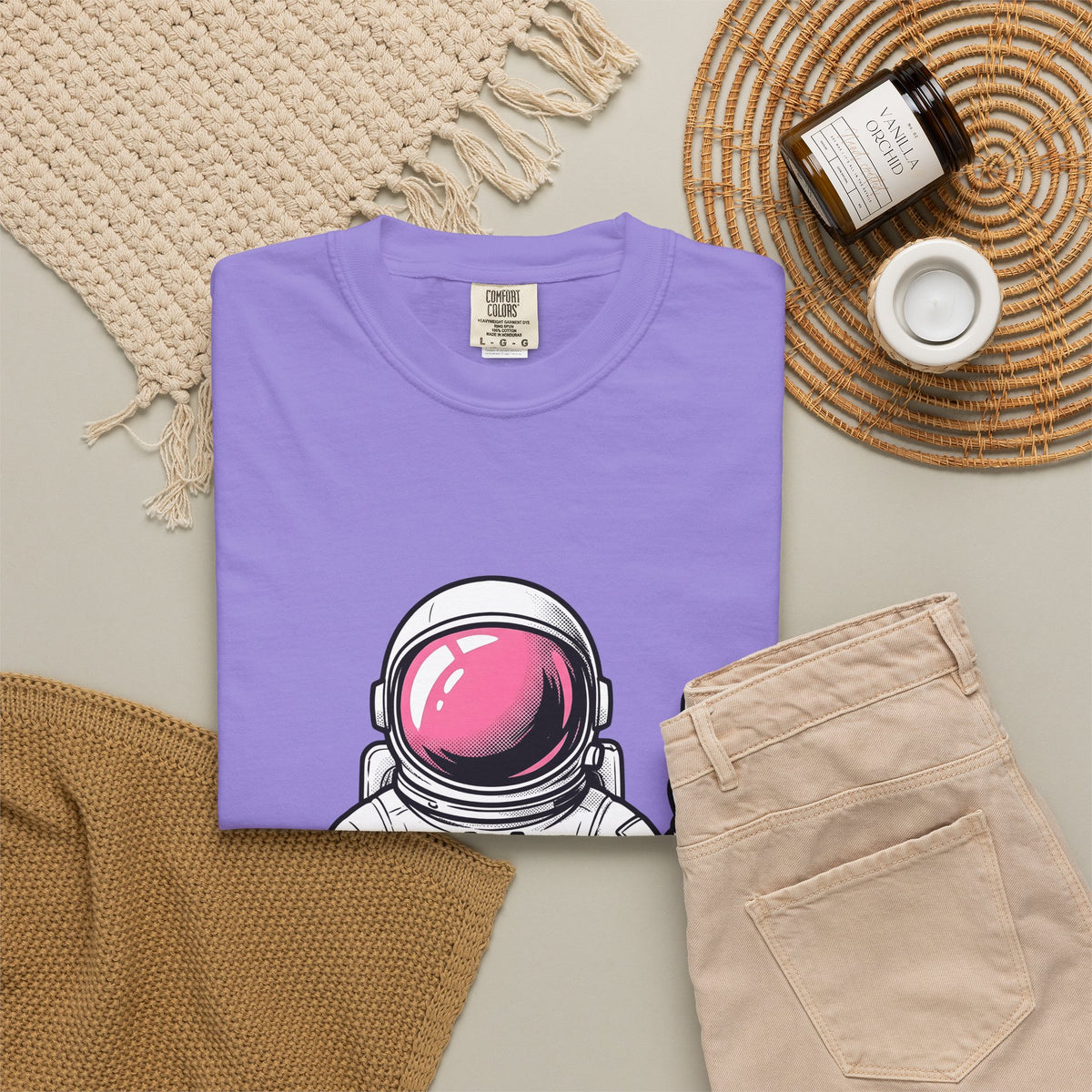 Astronaut Graphic T-Shirt America Space Gift Women Comic T-Shirt Cosmonaut T-Shirt Patriot Fan Galactic Graphic Illustration Cartoon T-Shirt Retro