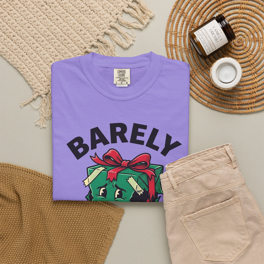 Weathered Package T-Shirt Christmas Comedy Gift Women Animated T-Shirt Parcel T-Shirt Xmas Fan Cartoon T-Shirt Humor Graphic Old School Knot T-Shirt