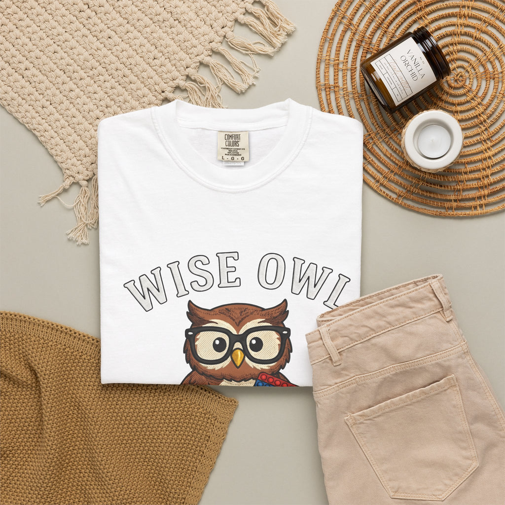 Owl Glasses T-Shirt Teachers Education Gift Women Cartoon T-Shirt Spectacles T-Shirt Educator Enthusiast Comic T-Shirt Learning Graphic Vintage