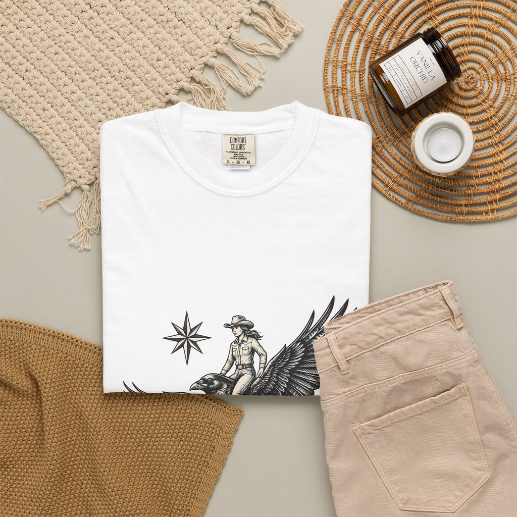 Cowgirl On Raven Cowgirl Travel Gift Country Horsewoman Cowboy Fan Rustic Adventure Retro T-Shirt