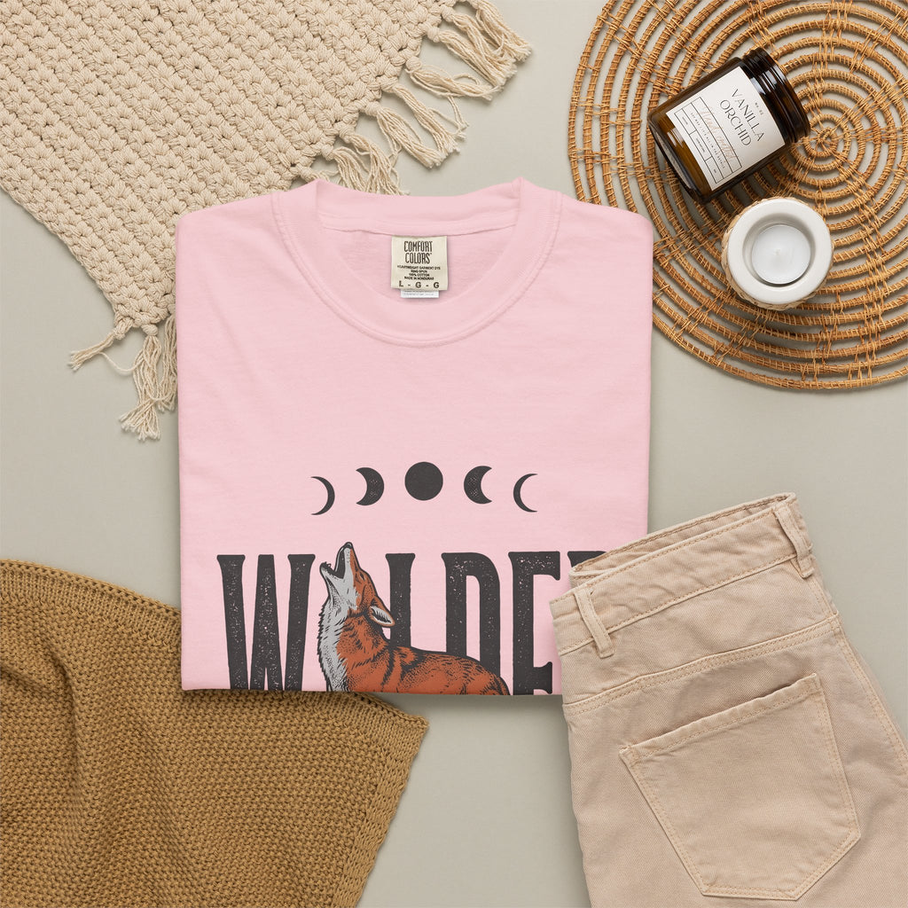 Howling Wolf T-Shirt Boho Chic Nature Gift Women Vintage T-Shirt Wolf T-Shirt Bohemian Fan Retro T-Shirt Environmental Graphic Hand Drawn Moon