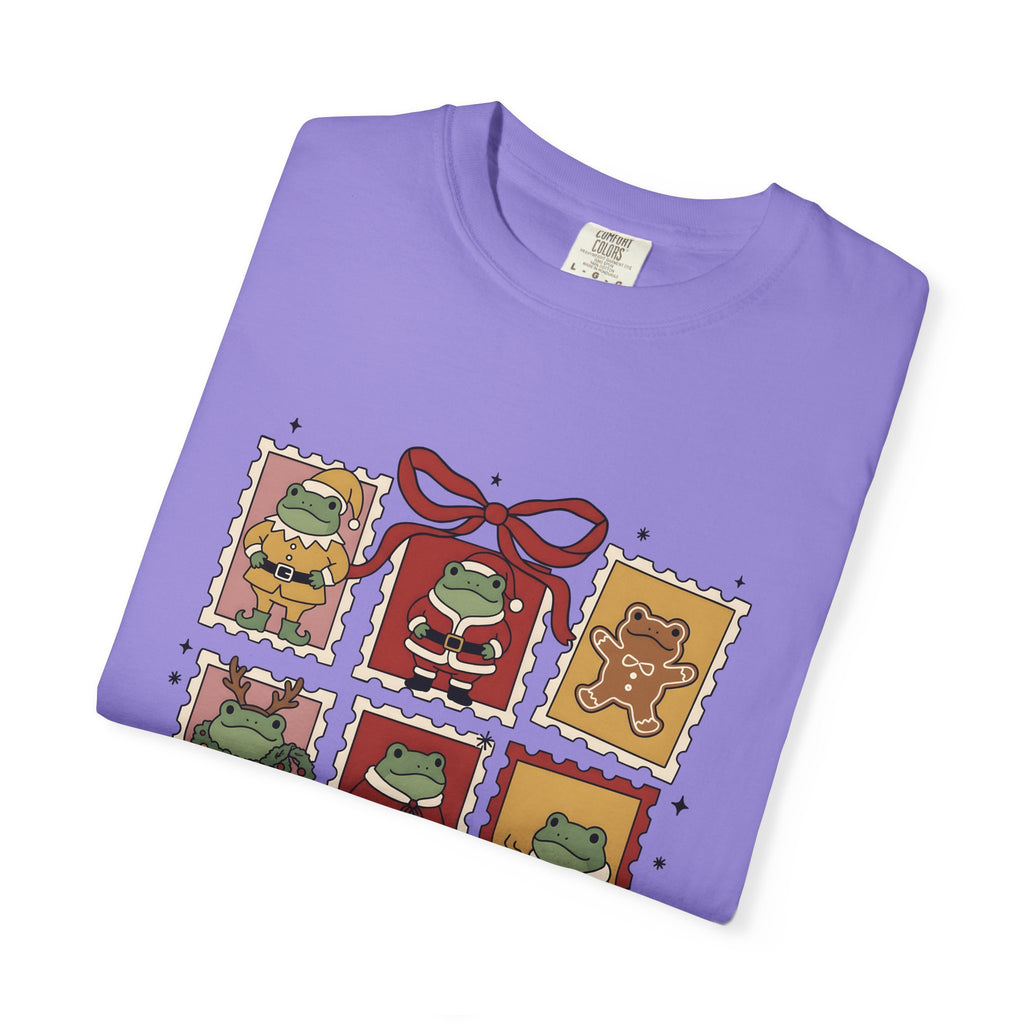 Frog Holiday Stamps T-Shirt Christmas Pets Gift Women Cute T-Shirt Toad T-Shirt Christmas Fan Kawaii T-Shirt Animal Graphic Vintage Festive Wreath