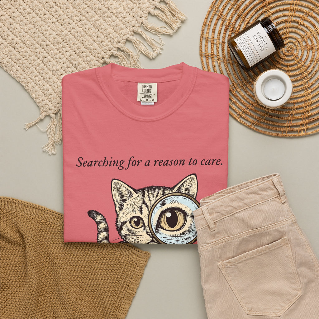 Tabby Cat T-Shirt Cat Humor Gift Women Vintage T-Shirt Kitty T-Shirt Cat Fan Retro T-Shirt Funny Graphic Hand Drawn Magnifying Glass T-Shirt