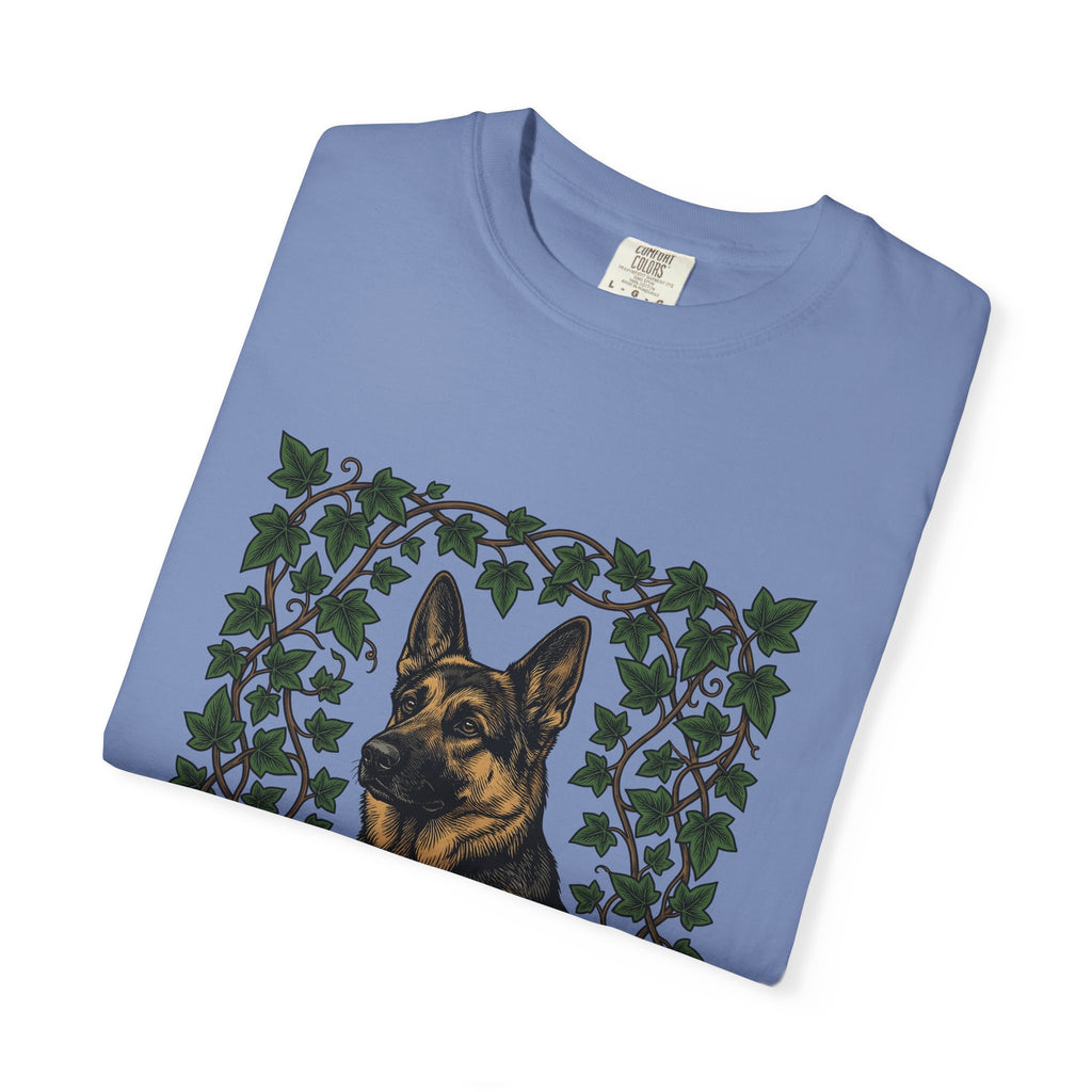 German Shepherd Dog T-Shirt Dog Outdoors Gift Women Realistic T-Shirt Alsatian T-Shirt Dog Fan Shepherd Graphic T-Shirt Retro Vine T-Shirt