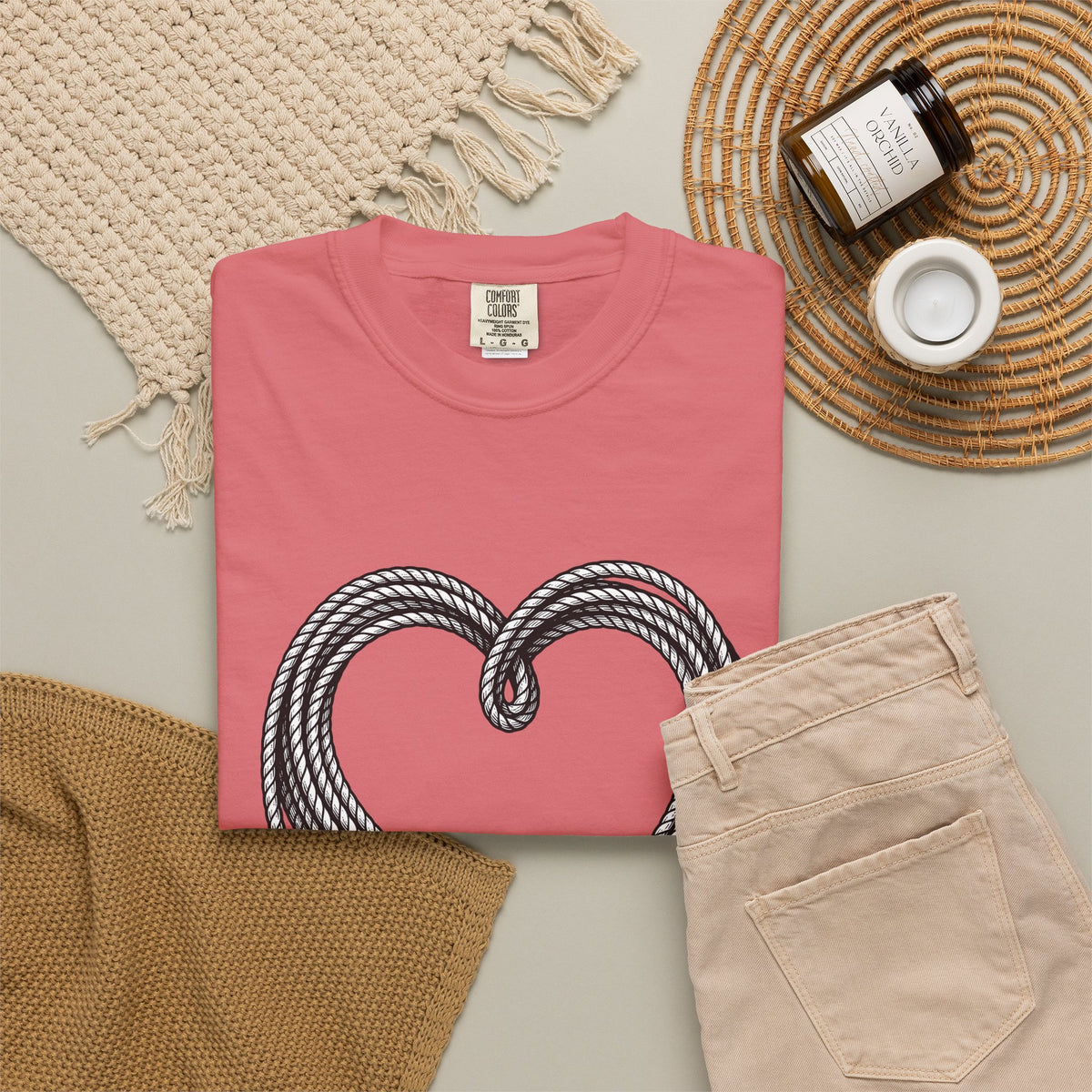 Knotted Rope Heart T-Shirt Cowgirl Petals Gift Women Western-Style T-Shirt Heart Tie T-Shirt Rodeo Fan Rustic T-Shirt Floral Graphic Classic