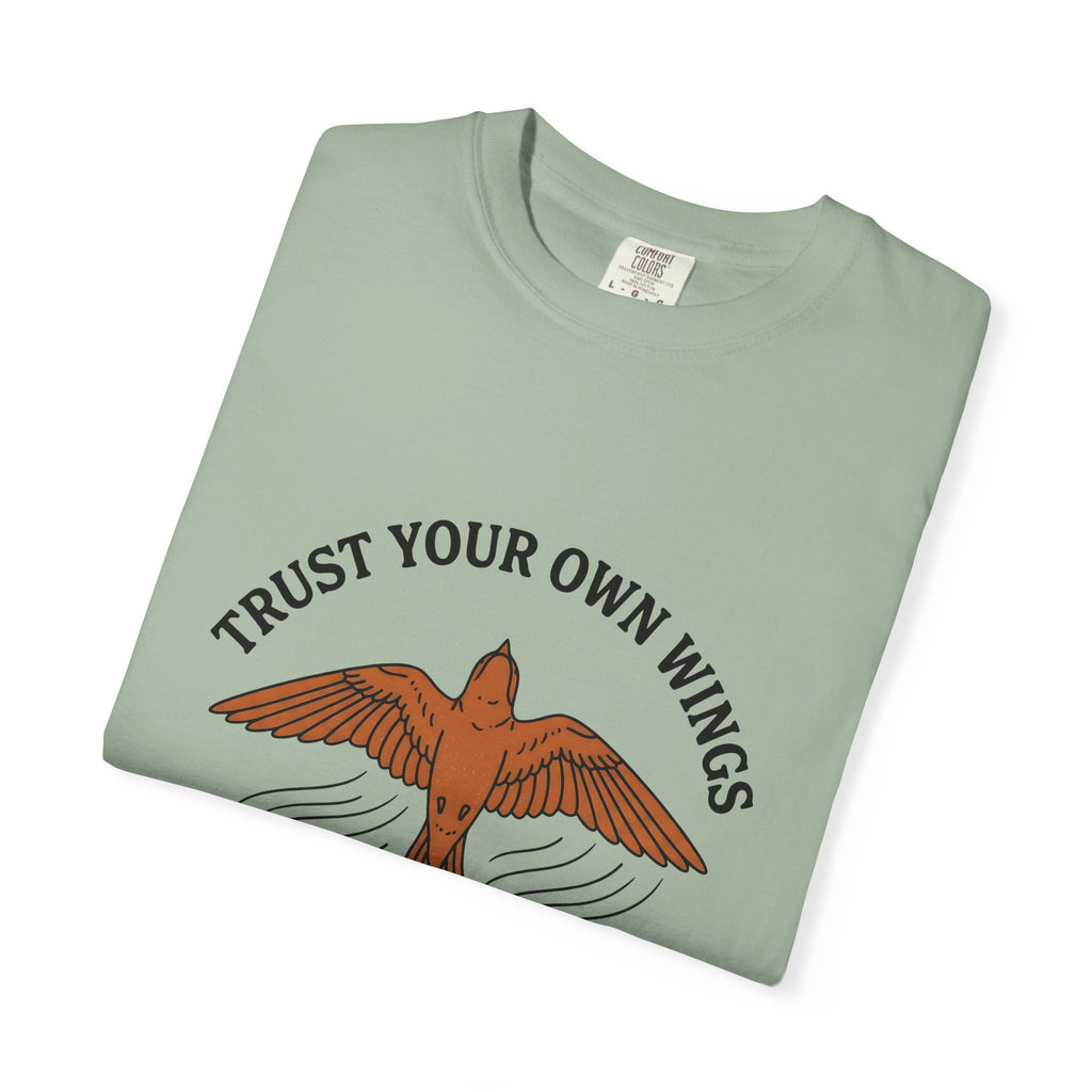 Swallow Bird T-Shirt Bird Wildlife Gift Women Tribal T-Shirt Swallows T-Shirt Birdwatcher Fan Primitive Graphic Classic Wingspan T-Shirt