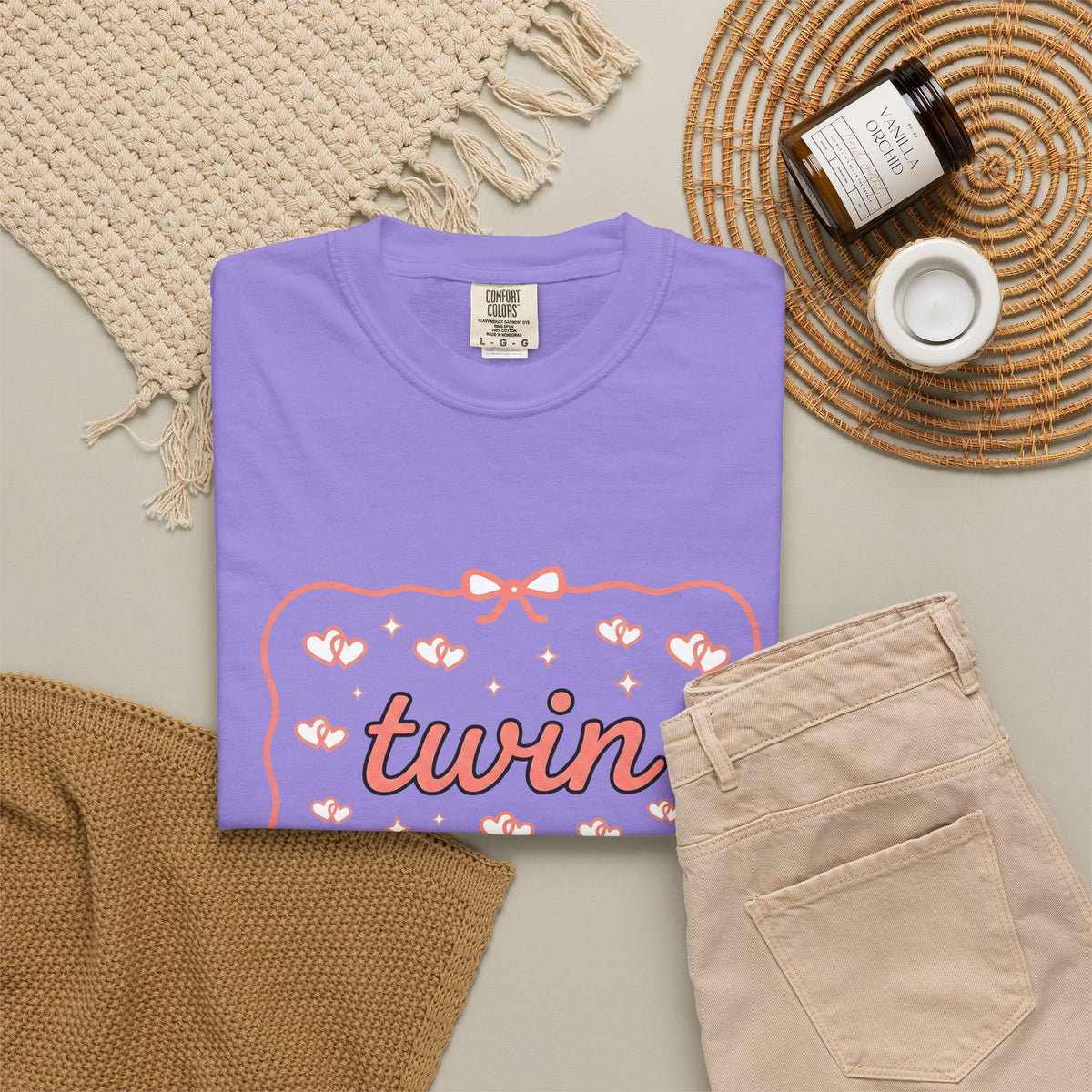 Romantic Motif T-Shirt Moms Kin Gift Women Playful T-Shirt Love T-Shirt Motherhood Fan Whimsical T-Shirt Family Graphic Outline Knot T-Shirt