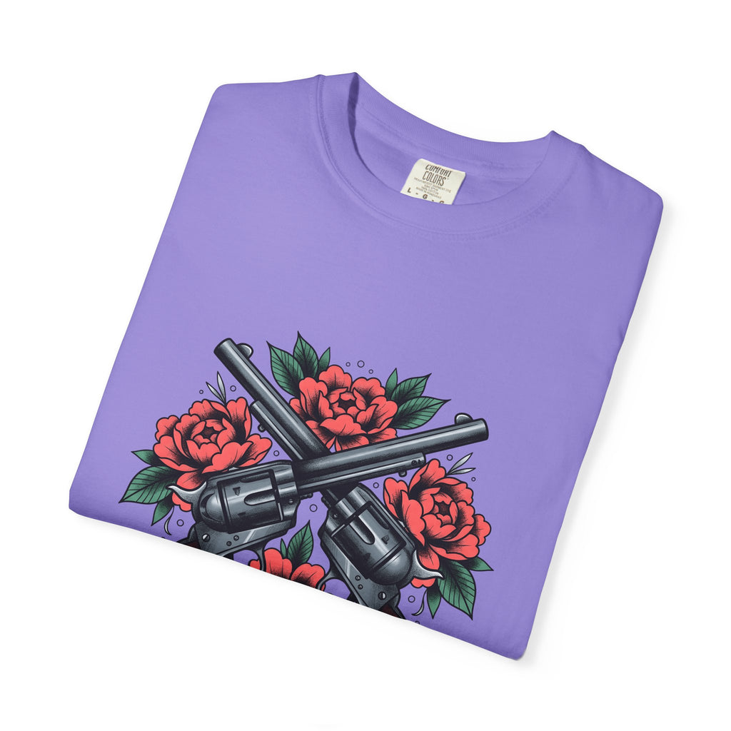 Crossed Revolvers T-Shirt Cowgirl Western Gift Women Tattoo Style T-Shirt Guns T-Shirt Rodeo Fan Traditional T-Shirt Country Graphic Vintage Roses