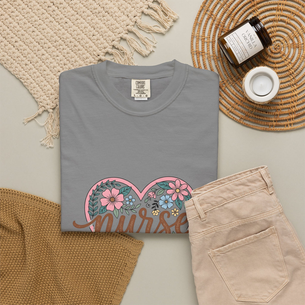 Flower Heart T-Shirt Nurse Thanks Gift Women Cartoon T-Shirt Floral T-Shirt Healthcare Enthusiast Comic T-Shirt Appreciation Graphic Retro Petals