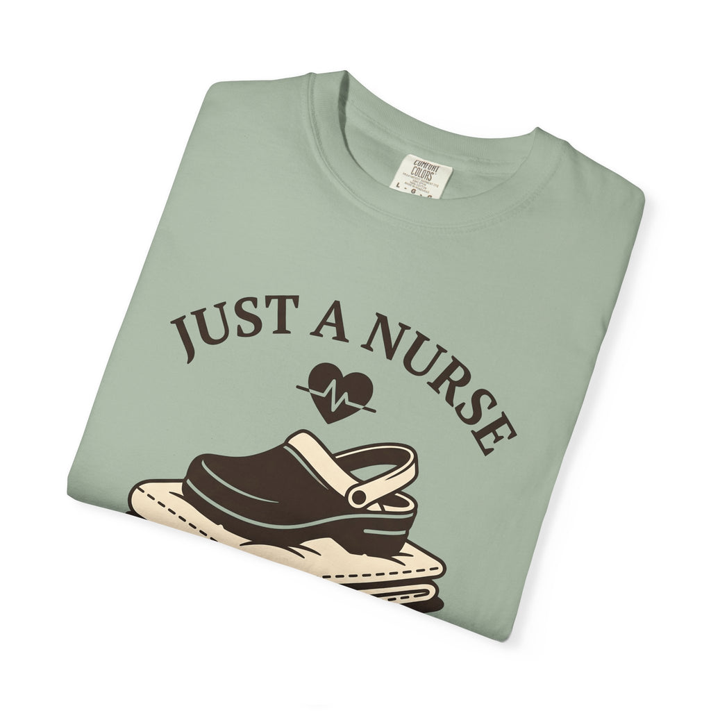 Nursing Shoe T-Shirt Nurses Healthcare Gift Women Line Art T-Shirt Nursing Clog T-Shirt Nurse Enthusiast Illustration Graphic Medical Design Old