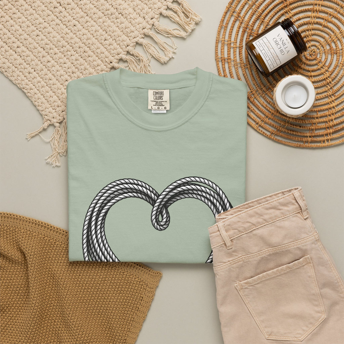 Knotted Rope Heart T-Shirt Cowgirl Petals Gift Women Western-Style T-Shirt Heart Tie T-Shirt Rodeo Fan Rustic T-Shirt Floral Graphic Classic